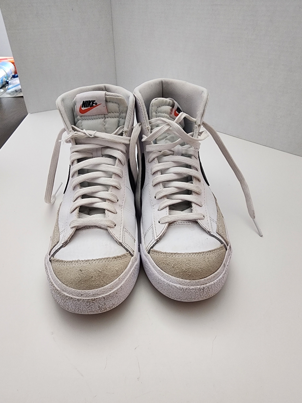 Nike Mid-Top Sneakers in White, Beige and Black Accent
